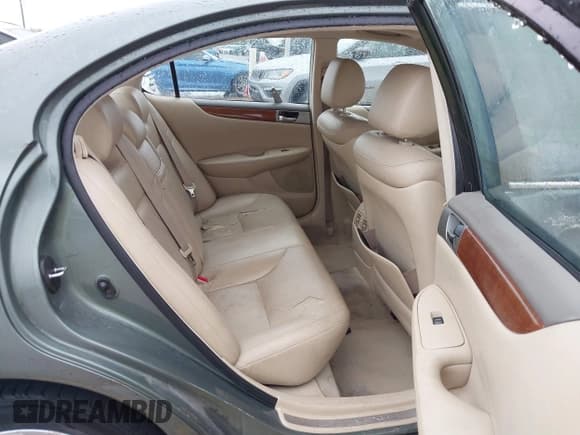 ✅ 2005 Lexus ES 350 • VIN: JTHBA30G755063805 • Lot: 42376576. Listed on IAAI with 209,524 mi. Free auction sales archive from the USA and detailed vehicle history report at DreamBid. Image 8.