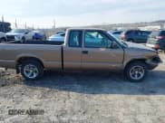 ✅ 2003 Chevrolet S-10 • VIN: 1GCCS19H438207874 • Лот: 41726567. Опубликован ранее на IAAI с пробегом 123 260 миль. Бесплатный доступ к архиву аукционных продаж из США и подробный отчёт об истории автомобиля на DreamBid. Изображение 13.