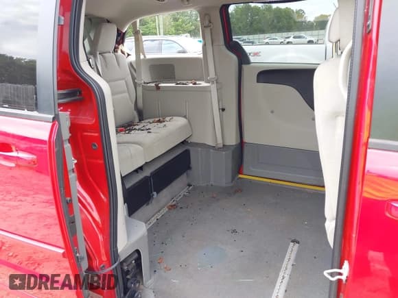 ✅ 2014 Dodge Grand Caravan SE • VIN: 2C4RDGBG4ER384313 • Lot: 42806266. Wystawiony na IAAI z przebiegiem 142 694 mil. Bezpłatny archiwum sprzedaży aukcyjnych z USA i szczegółowy raport historii pojazdu na DreamBid. Zdjęcie 8.