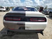 ✅ 2020 Dodge Challenger R/T • VIN: 2C3CDZBTXLH125217 • Lot: 61269614. Wystawiony na Copart z przebiegiem 75 317 mil. Bezpłatny archiwum sprzedaży aukcyjnych z USA i szczegółowy raport historii pojazdu na DreamBid. Zdjęcie 6.