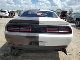 ✅ 2020 Dodge Challenger R/T • VIN: 2C3CDZBTXLH125217 • Lot: 61269614. Wystawiony na Copart z przebiegiem 75 317 mil. Bezpłatny archiwum sprzedaży aukcyjnych z USA i szczegółowy raport historii pojazdu na DreamBid. Zdjęcie 6.