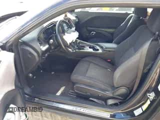 2018 Dodge Challenger SXT z VIN 2C3CDZAGXJH118706, wystawiony jako IAAI lot #43459989 z przebiegiem 120 555 mil mil oraz . Historia ofert i sprzedaży dostępna na DreamBid. Obrazek 5.