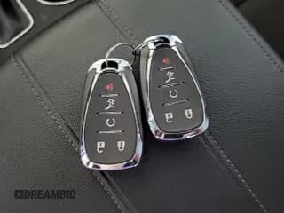 ✅ 2022 Chevrolet Traverse LT Cloth • VIN: 1GNEVGKW8NJ151257 • Lot: 42741157. Wystawiony na IAAI z przebiegiem 109 413 mil. Bezpłatny archiwum sprzedaży aukcyjnych z USA i szczegółowy raport historii pojazdu na DreamBid. Zdjęcie 1.