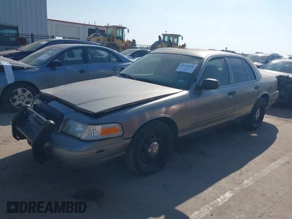 ✅ 2007 Ford Police Interceptor • VIN: 2FAFP71W27X124564 • Lot: 43408898. Wystawiony na IAAI z przebiegiem 177 526 mil. Bezpłatny archiwum sprzedaży aukcyjnych z USA i szczegółowy raport historii pojazdu na DreamBid. Zdjęcie 19.