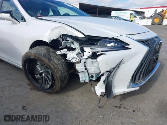 ✅ 2024 Lexus ES 300h Luxury • VIN: 58AEA1C10RU048315 • Lot: 42206402. Listed on IAAI with 7,971 mi. Free auction sales archive from the USA and detailed vehicle history report at DreamBid. Image 6.