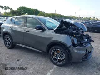 ✅ 2025 Alfa Romeo Tonale • VIN: ZASNATAN6S3090601 • Lot: 42060116. Listed on IAAI with 869 mi. Free auction sales archive from the USA and detailed vehicle history report at DreamBid. Image 1.