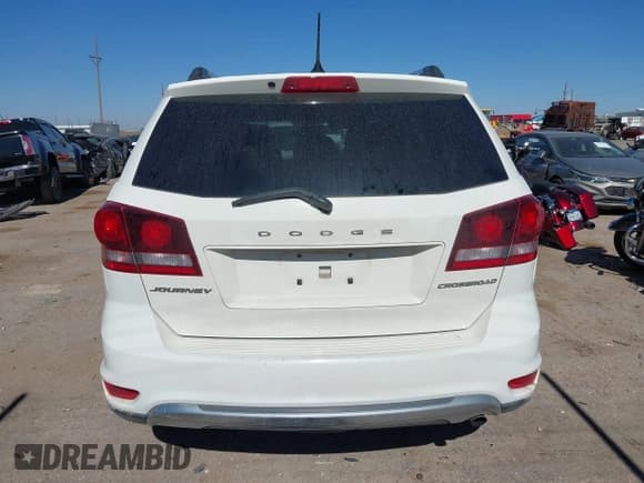 ✅ 2017 Dodge Journey Crossroad Plus • VIN: 3C4PDCGBXHT556908 • Lot: 43622973. Listed on IAAI with 141,886 mi. Free auction sales archive from the USA and detailed vehicle history report at DreamBid. Image 16.