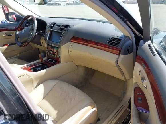 ✅ 2009 Lexus LS 460 • VIN: JTHBL46F295085408 • Lot: 43511644. Listed on IAAI with 170,541 mi. Free auction sales archive from the USA and detailed vehicle history report at DreamBid. Image 5.