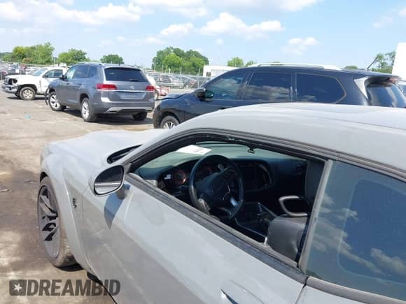 2019 Dodge Challenger SRT Hellcat Redeye Widebody z VIN 2C3CDZL92KH507341, wystawiony jako IAAI lot #42578550 z przebiegiem 54 070 mil mil oraz . Historia ofert i sprzedaży dostępna na DreamBid. Obrazek 6.