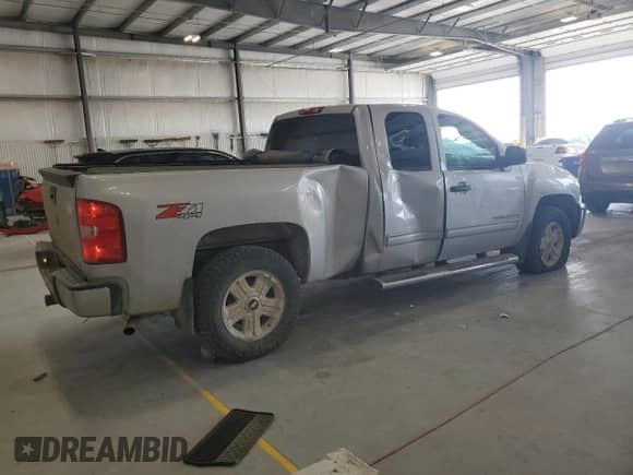 2013 Chevrolet Silverado 1500 LT с VIN 1GCRKSE74DZ262964, выставлен на аукционе Copart как лот 71714145 с пробегом 126 231 миль миль и Списание • Salvage title. История ставок и продаж доступна на DreamBid. Изображение 3.