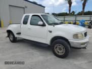 ✅ 1998 Ford F-150 XL • VIN: 1FTRX08LXWKA53755 • Lot: 65704515. Wystawiony na Copart z przebiegiem 218 346 mil. Bezpłatny archiwum sprzedaży aukcyjnych z USA i szczegółowy raport historii pojazdu na DreamBid. Zdjęcie 4.