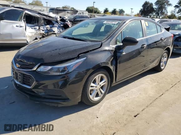 2016 Chevrolet Cruze LT z VIN 1G1BE5SM6G7276944, wystawiony jako Copart lot #90848015 z przebiegiem 108 554 mil mil oraz Szkoda całkowita • Salvage title. Historia ofert i sprzedaży dostępna na DreamBid. Obrazek 1.