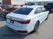 ✅ 2025 Volkswagen Jetta S • VIN: 3VW5X7BU2SM052642 • Лот: 42543228. Опубликован ранее на IAAI с пробегом 5 833 миль. Бесплатный доступ к архиву аукционных продаж из США и подробный отчёт об истории автомобиля на DreamBid. Изображение 4.