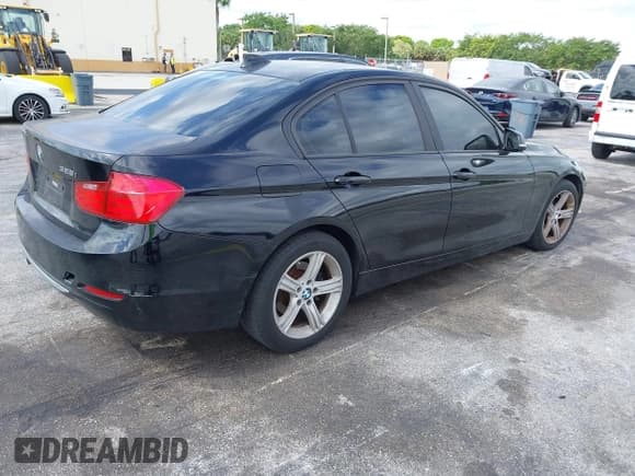 ✅ 2013 BMW 3 Series 328i • VIN: WBA3A5C5XDF359287 • Lot: 42156728. Listed on IAAI with 152,333 mi. Free auction sales archive from the USA and detailed vehicle history report at DreamBid. Image 4.