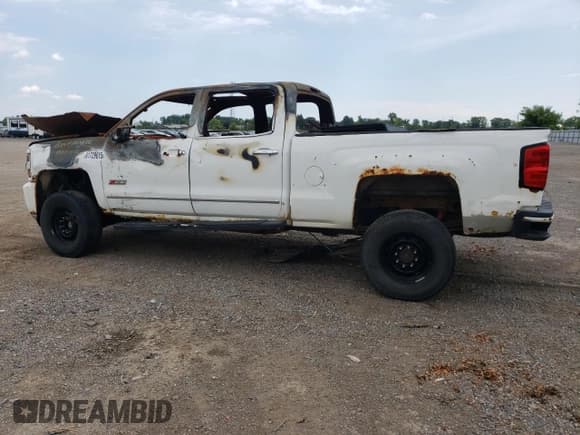 ✅ 2015 Chevrolet Silverado 2500HD LTZ • VIN: 1GC1KWE84FF619786 • Lot: 61729615. Wystawiony na Copart z przebiegiem Nie podano. Bezpłatny archiwum sprzedaży aukcyjnych z USA i szczegółowy raport historii pojazdu na DreamBid. Zdjęcie 2.