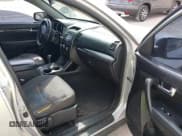 ✅ 2011 Kia Sorento LX • VIN: 5XYKT3A10BG186693 • Lot: 43168944. Wystawiony na IAAI z przebiegiem 293 418 mil. Bezpłatny archiwum sprzedaży aukcyjnych z USA i szczegółowy raport historii pojazdu na DreamBid. Zdjęcie 5.