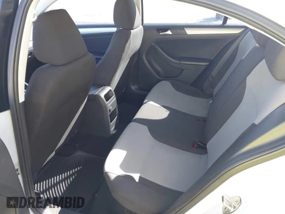 ✅ 2017 Volkswagen Jetta S • VIN: 3VW2B7AJ1HM415059 • Lot: 43555214. Wystawiony na IAAI z przebiegiem 102 894 mil. Bezpłatny archiwum sprzedaży aukcyjnych z USA i szczegółowy raport historii pojazdu na DreamBid. Zdjęcie 8.