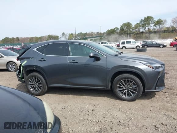 ✅ 2023 Lexus NX 350 Premium • VIN: 2T2GGCEZ8PC024142 • Lot: 42101751. Wystawiony na IAAI z przebiegiem 34 449 mil. Bezpłatny archiwum sprzedaży aukcyjnych z USA i szczegółowy raport historii pojazdu na DreamBid. Zdjęcie 13.