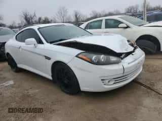 2008 Hyundai Tiburon GS с VIN KMHHM66DX8U290154, выставлен на аукционе Copart как лот 67054434 с пробегом 191 963 миль миль и На запчасти • Non repairable. История ставок и продаж доступна на DreamBid. Изображение 4.