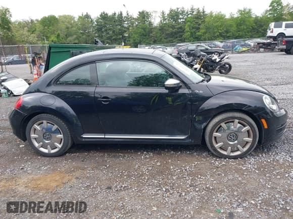 ✅ 2013 Volkswagen Beetle Fender Edition • VIN: 3VWJP7AT6DM687633 • Lot: 42368984. Listed on IAAI with 137,459 mi. Free auction sales archive from the USA and detailed vehicle history report at DreamBid. Image 13.