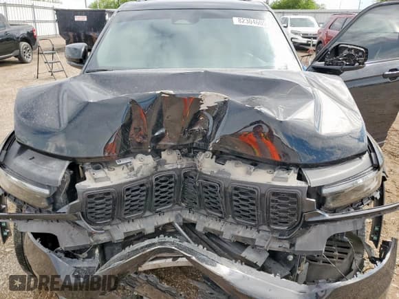 ✅ 2023 Jeep Grand Cherokee Altitude • VIN: 1C4RJHAG3PC627430 • Лот: 82304605. Опубликован ранее на Copart с пробегом 26 166 миль. Бесплатный доступ к архиву аукционных продаж из США и подробный отчёт об истории автомобиля на DreamBid. Изображение 11.