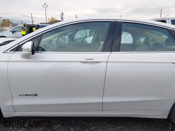 ✅ 2014 Ford Fusion SE Hybrid • VIN: 3FA6P0LU8ER175954 • Лот: 43615028. Опубликован ранее на IAAI с пробегом 108 932 миль. Бесплатный доступ к архиву аукционных продаж из США и подробный отчёт об истории автомобиля на DreamBid. Изображение 14.