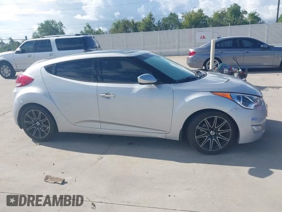 ✅ 2012 Hyundai Veloster w/Red Int • VIN: KMHTC6AD4CU053866 • Lot: 43278884. Wystawiony na IAAI z przebiegiem 155 497 mil. Bezpłatny archiwum sprzedaży aukcyjnych z USA i szczegółowy raport historii pojazdu na DreamBid. Zdjęcie 13.