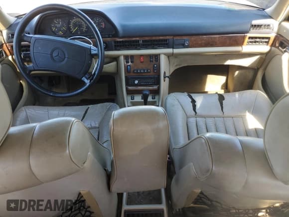 ✅ 1988 Mercedes-Benz 560 • VIN: WDBCA39D7JA400066 • Lot: 73396074. Wystawiony na Copart z przebiegiem 178 343 mil. Bezpłatny archiwum sprzedaży aukcyjnych z USA i szczegółowy raport historii pojazdu na DreamBid. Zdjęcie 8.
