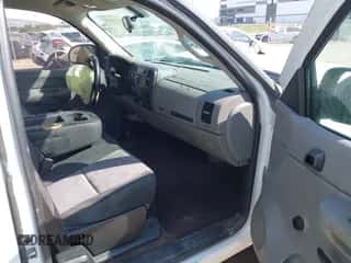 2007 Chevrolet Silverado 1500 2LT with VIN 1GCEK19J97E501094, listed as a IAAI auction lot 43338598 with 238,104 mi miles and . Bid and sale history available at DreamBid. Image 4.