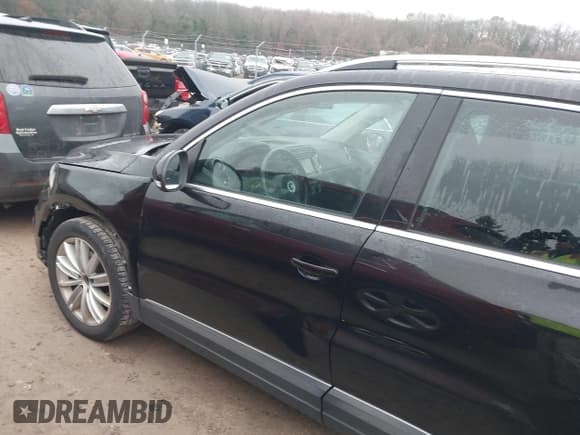 ✅ 2014 Volkswagen Tiguan S • VIN: WVGBV3AX5EW512425 • Lot: 43754178. Listed on IAAI with 157,539 mi. Free auction sales archive from the USA and detailed vehicle history report at DreamBid. Image 15.