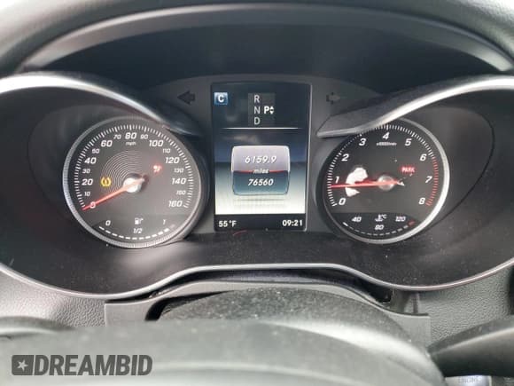 ✅ 2017 Mercedes-Benz C 300 • VIN: WDDWF4KB5HR304016 • Lot: 47482675. Wystawiony na Copart z przebiegiem 76 560 mil. Bezpłatny archiwum sprzedaży aukcyjnych z USA i szczegółowy raport historii pojazdu na DreamBid. Zdjęcie 9.