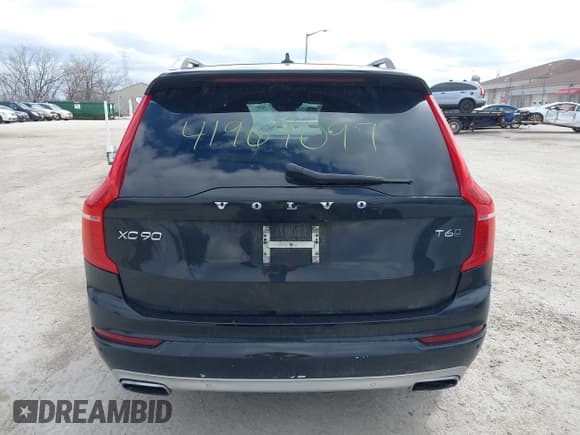 ✅ 2017 Volvo XC90 Momentum • VIN: YV4A22PK1H1133452 • Lot: 41969097. Listed on IAAI with 160,904 mi. Free auction sales archive from the USA and detailed vehicle history report at DreamBid. Image 17.