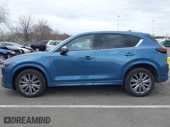 ✅ 2024 Mazda CX-5 Signature • VIN: JM3KFBXY2R0353455 • Lot: 41965921. Wystawiony na IAAI z przebiegiem 13 315 mil. Bezpłatny archiwum sprzedaży aukcyjnych z USA i szczegółowy raport historii pojazdu na DreamBid. Zdjęcie 14.