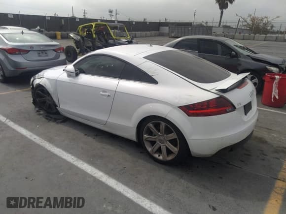 ✅ 2009 Audi TT • VIN: TRUJF38JX91012381 • Lot: 39113385. Wystawiony na IAAI z przebiegiem 74 427 mil. Bezpłatny archiwum sprzedaży aukcyjnych z USA i szczegółowy raport historii pojazdu na DreamBid. Zdjęcie 3.