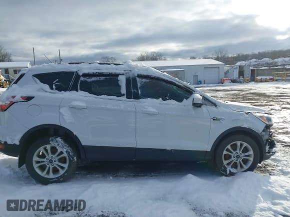 ✅ 2018 Ford Escape SE • VIN: 1FMCU9GD5JUC25213 • Lot: 43837033. Wystawiony na IAAI z przebiegiem 68 431 mil. Bezpłatny archiwum sprzedaży aukcyjnych z USA i szczegółowy raport historii pojazdu na DreamBid. Zdjęcie 13.