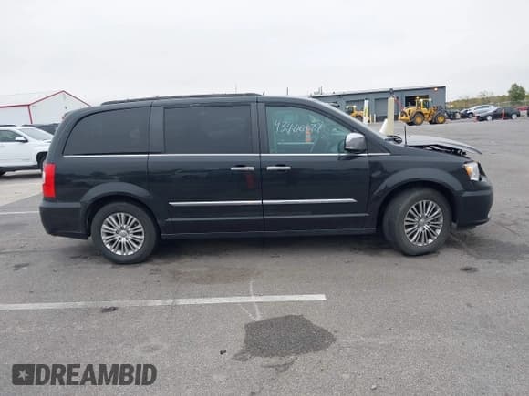 ✅ 2014 Chrysler Town & Country Touring L • VIN: 2C4RC1CGXER377154 • Lot: 43400177. Listed on IAAI with 119,872 mi. Free auction sales archive from the USA and detailed vehicle history report at DreamBid. Image 14.