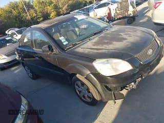 ✅ 2009 Kia Rio LX • VIN: KNADE223596553420 • Lot: 43625728. Wystawiony na IAAI z przebiegiem 180 084 mil. Bezpłatny archiwum sprzedaży aukcyjnych z USA i szczegółowy raport historii pojazdu na DreamBid. Zdjęcie 1.