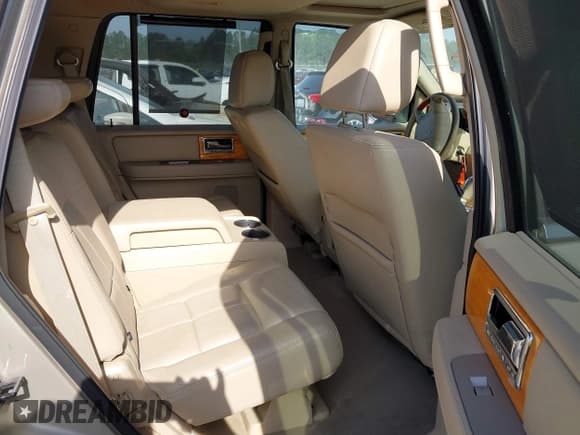 ✅ 2007 Lincoln Navigator • VIN: 5LMFU27567LJ25484 • Lot: 42052572. Wystawiony na IAAI z przebiegiem 168 050 mil. Bezpłatny archiwum sprzedaży aukcyjnych z USA i szczegółowy raport historii pojazdu na DreamBid. Zdjęcie 8.