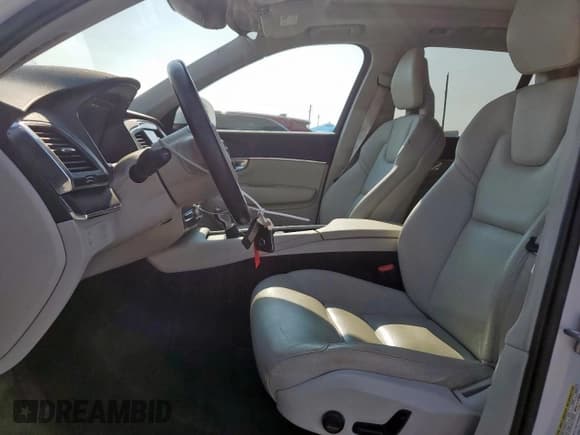 ✅ 2020 Volvo XC90 Momentum • VIN: YV4A22PK5L1615091 • Lot: 62724185. Listed on Copart with 23,275 mi. Free auction sales archive from the USA and detailed vehicle history report at DreamBid. Image 7.