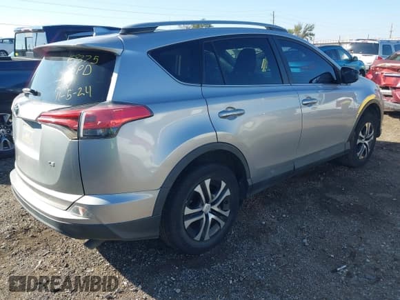 ✅ 2017 Toyota RAV4 LE • VIN: 2T3ZFREV6HW337990 • Lot: 40804909. Wystawiony na IAAI z przebiegiem 152 733 mil. Bezpłatny archiwum sprzedaży aukcyjnych z USA i szczegółowy raport historii pojazdu na DreamBid. Zdjęcie 4.