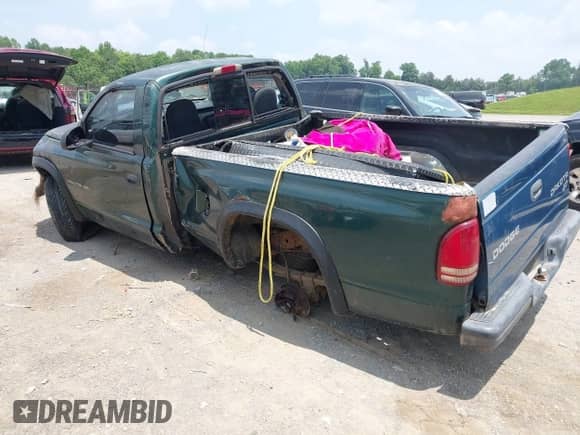 2001 Dodge Dakota Sport z VIN 1B7GG26N11S149189, wystawiony jako IAAI lot #42435137 z przebiegiem 152 363 mil mil oraz . Historia ofert i sprzedaży dostępna na DreamBid. Obrazek 3.