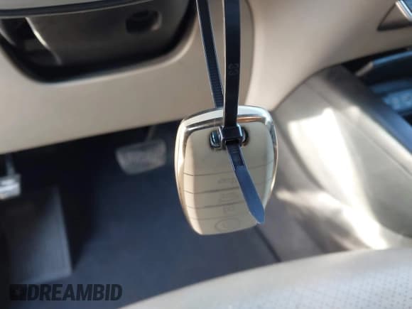 ✅ 2017 Kia Sorento LX • VIN: 5XYPGDA32HG285722 • Lot: 43904491. Listed on IAAI with 141,980 mi. Free auction sales archive from the USA and detailed vehicle history report at DreamBid. Image 11.