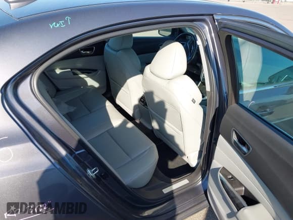 ✅ 2019 Acura TLX • VIN: 19UUB1F35KA006796 • Lot: 43320106. Listed on IAAI with 95,184 mi. Free auction sales archive from the USA and detailed vehicle history report at DreamBid. Image 8.