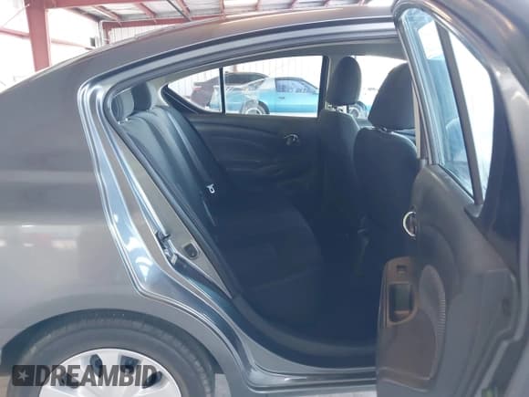 ✅ 2019 Nissan Versa SV • VIN: 3N1CN7AP2KL874166 • Lot: 43641047. Wystawiony na IAAI z przebiegiem 66 989 mil. Bezpłatny archiwum sprzedaży aukcyjnych z USA i szczegółowy raport historii pojazdu na DreamBid. Zdjęcie 8.