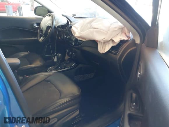 ✅ 2018 Jeep Compass Latitude • VIN: 3C4NJDBB1JT313426 • Lot: 42766345. Listed on IAAI with 74,689 mi. Free auction sales archive from the USA and detailed vehicle history report at DreamBid. Image 5.