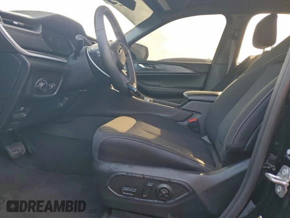 ✅ 2025 Jeep Grand Cherokee Altitude • VIN: 1C4RJHAG9SC269534 • Lot: 93292495. Listed on Copart with 4,835 mi. Free auction sales archive from the USA and detailed vehicle history report at DreamBid. Image 9.