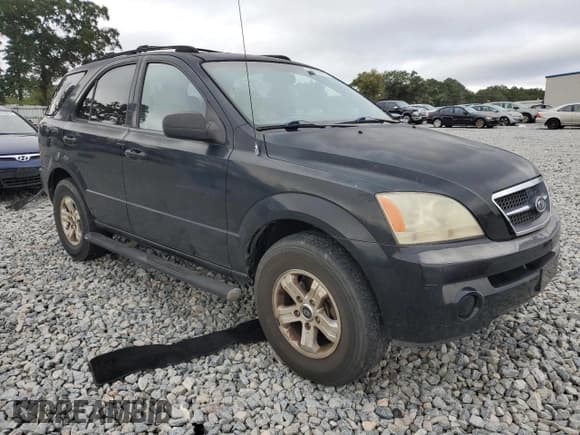 ✅ 2005 Kia Sorento LX • VIN: KNDJD733655367017 • Лот: 84797455. Опубликован ранее на Copart с пробегом 143 998 миль. Бесплатный доступ к архиву аукционных продаж из США и подробный отчёт об истории автомобиля на DreamBid. Изображение 4.