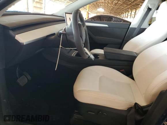 ✅ 2024 Tesla Model Y Long Range • VIN: 7SAYGDEE9RA320636 • Лот: 60744595. Опубликован ранее на Copart с пробегом 7 607 миль. Бесплатный доступ к архиву аукционных продаж из США и подробный отчёт об истории автомобиля на DreamBid. Изображение 7.