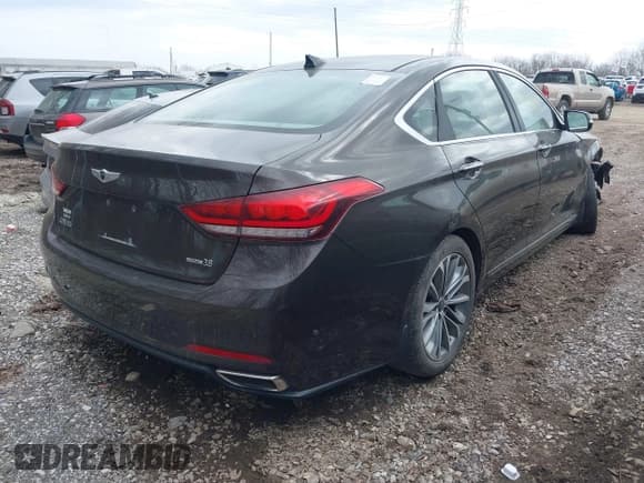 ✅ 2016 Hyundai Genesis 3.8L • VIN: KMHGN4JE9GU110867 • Lot: 41729504. Wystawiony na IAAI z przebiegiem 126 247 mil. Bezpłatny archiwum sprzedaży aukcyjnych z USA i szczegółowy raport historii pojazdu na DreamBid. Zdjęcie 4.