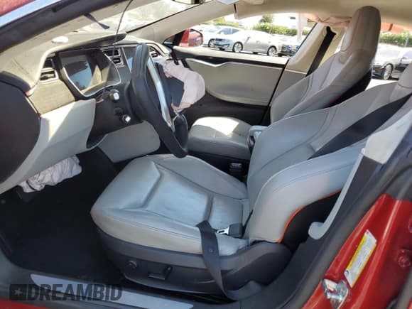 ✅ 2015 Tesla Model S 85D • VIN: 5YJSA1E29FF107399 • Лот: 80730635. Опубликован ранее на Copart с пробегом 72 824 миль. Бесплатный доступ к архиву аукционных продаж из США и подробный отчёт об истории автомобиля на DreamBid. Изображение 7.